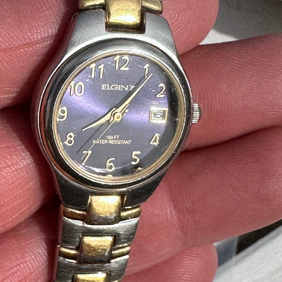 Elgin Wristwatch with GoldTone and silver band 100 ft. Water resistance Blue - Picture 5 of 5